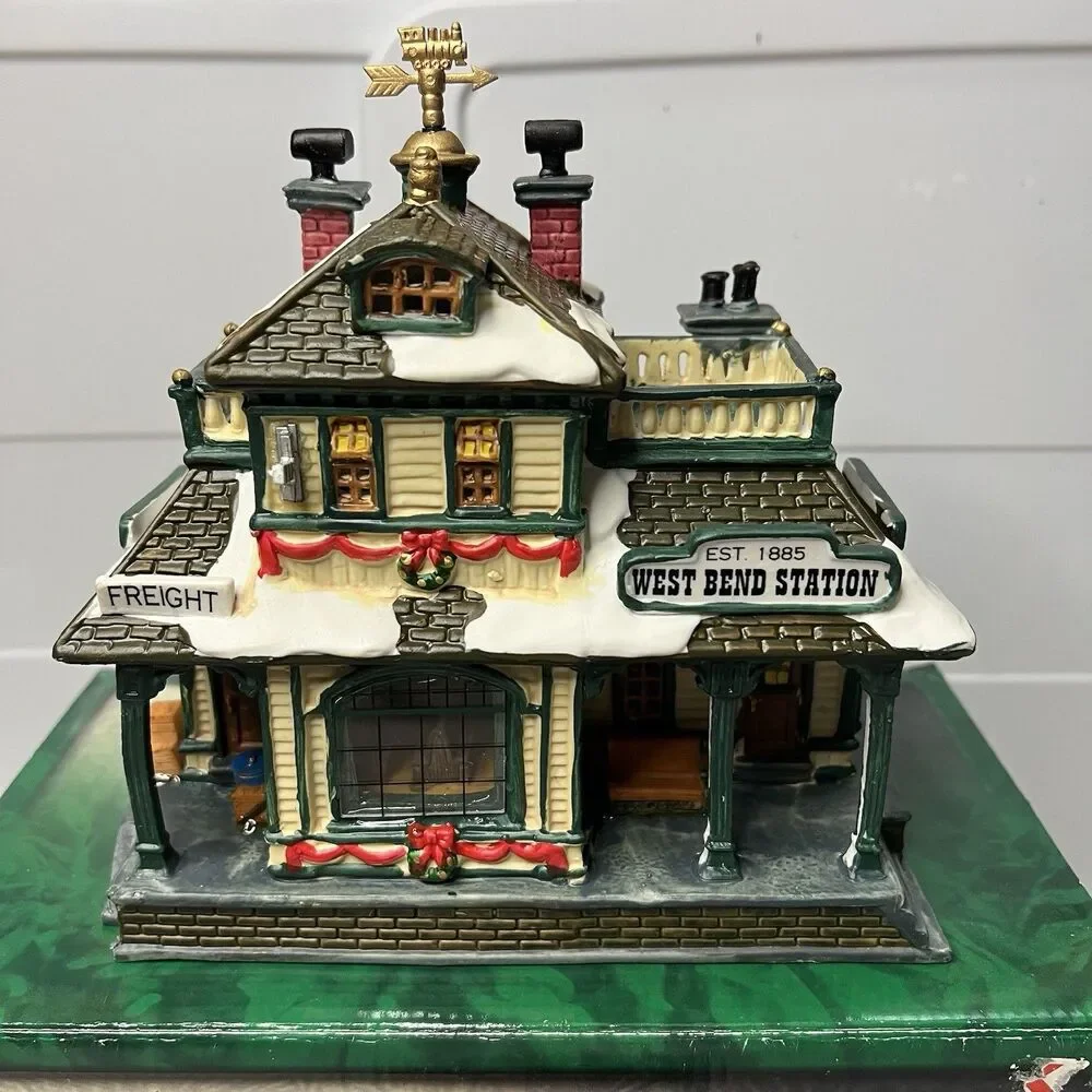 Lemax Coventry Cove West Bend Station Christmas Village 2002 Vintage EUC Vintage